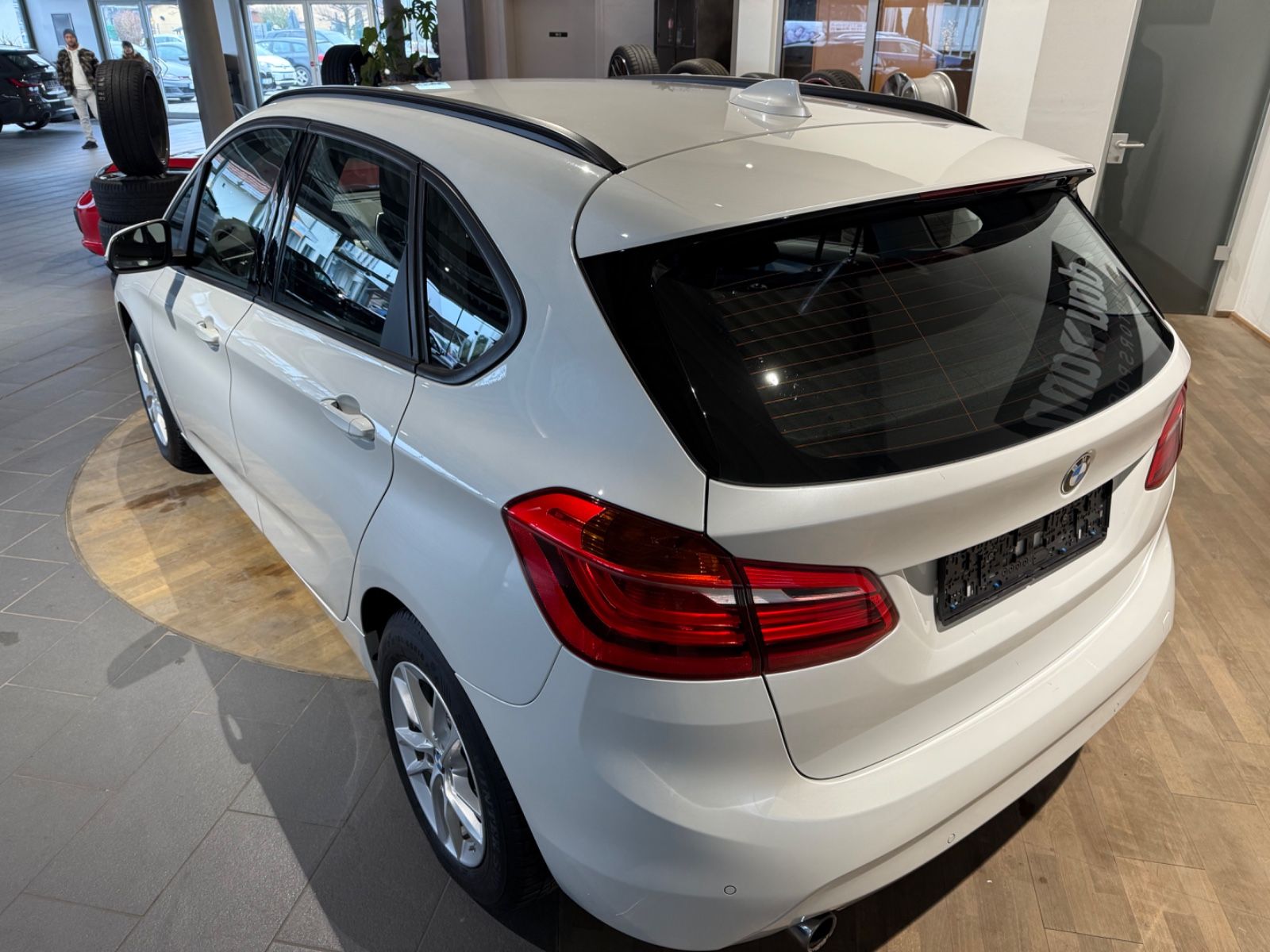 Fahrzeugabbildung BMW 218i Active Tourer *Navi*LED*Parkassis.*Komfortz