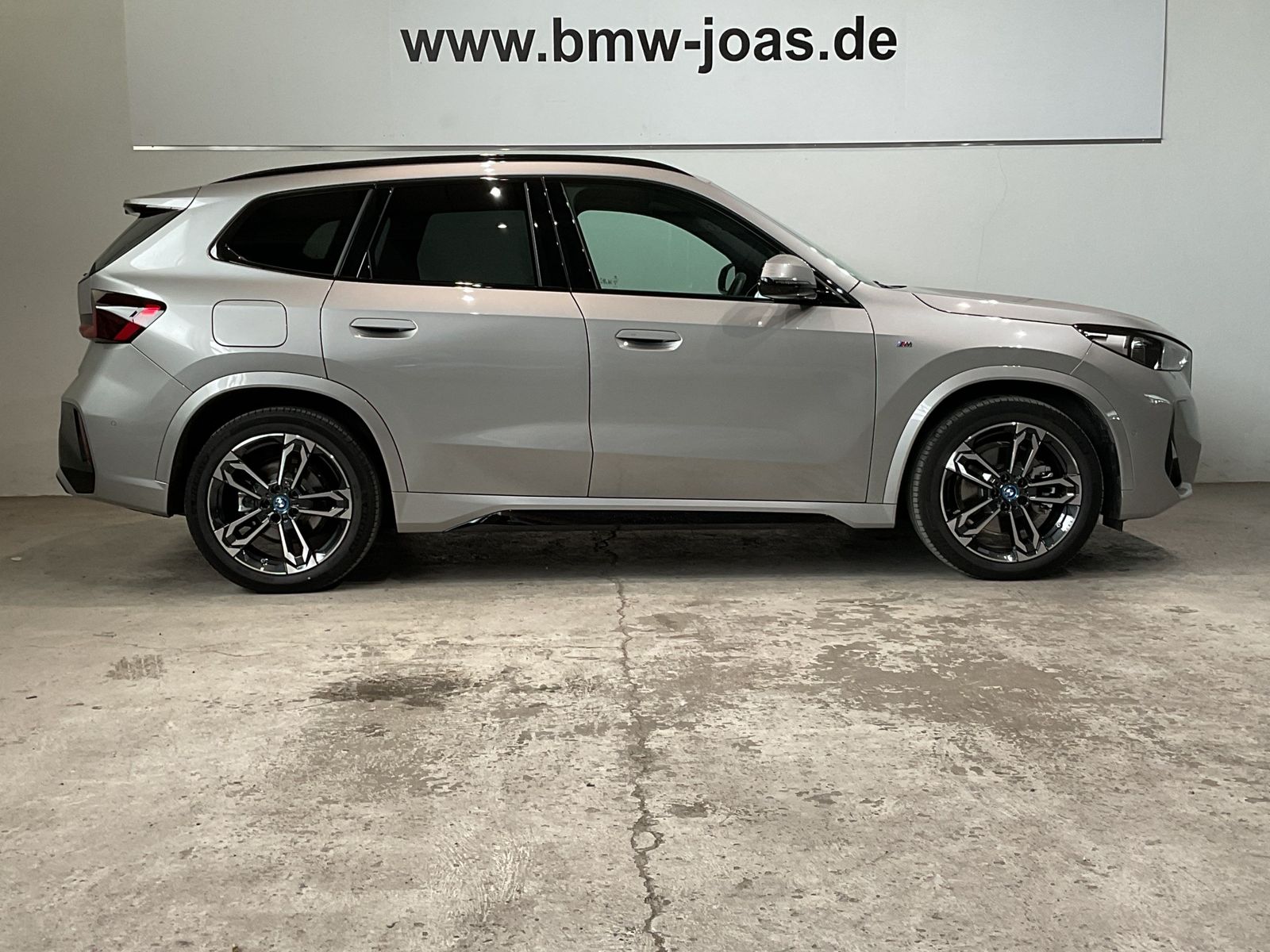 Fahrzeugabbildung BMW iX1 xDrive30 M Sportpaket | Panorama Glasdach |