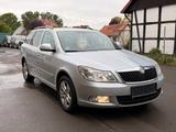 Skoda Octavia 1.8 TSI DSG Elegance Combi Elegance - Skoda Octavia aus 2011: Kombi