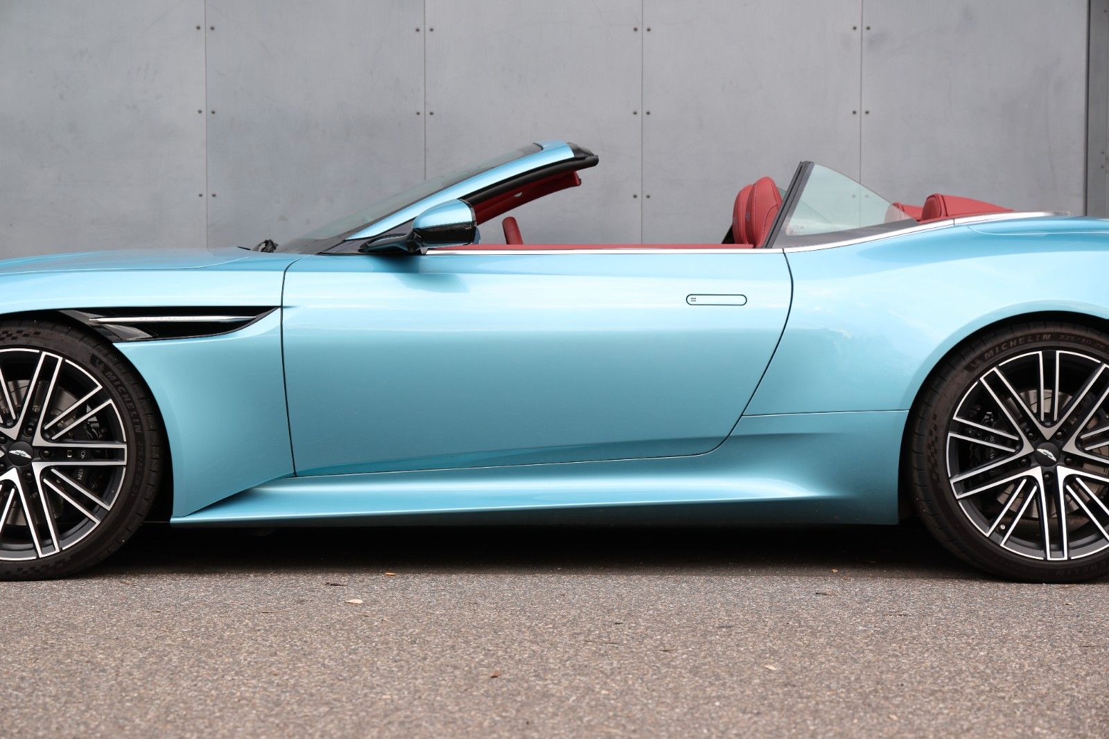 Aston Martin DB12 Volante 1. Hand foto 16