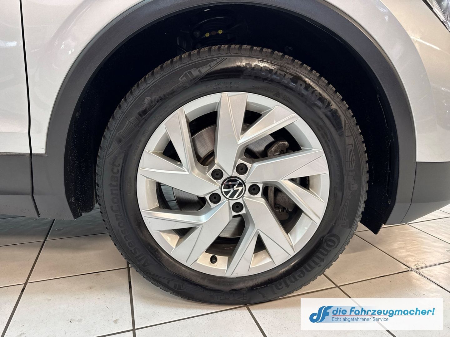 Fahrzeugabbildung Volkswagen Tiguan Life 4Motion StandHZG AHK-klappbar Navi L