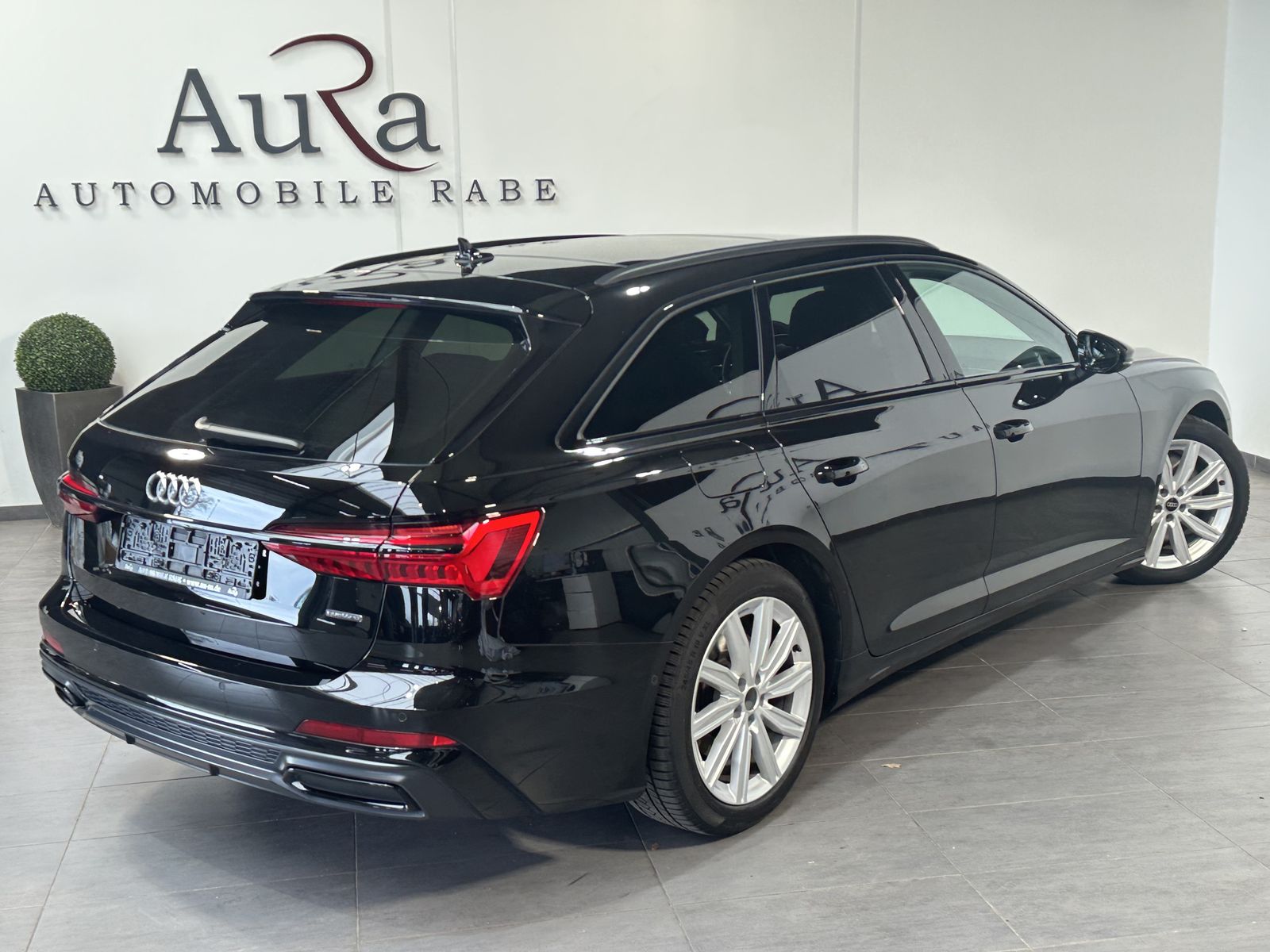 Fahrzeugabbildung Audi A6 Avant 55 TFSIe Qu S-Line NAV+LED+PANO+ACC+KAM