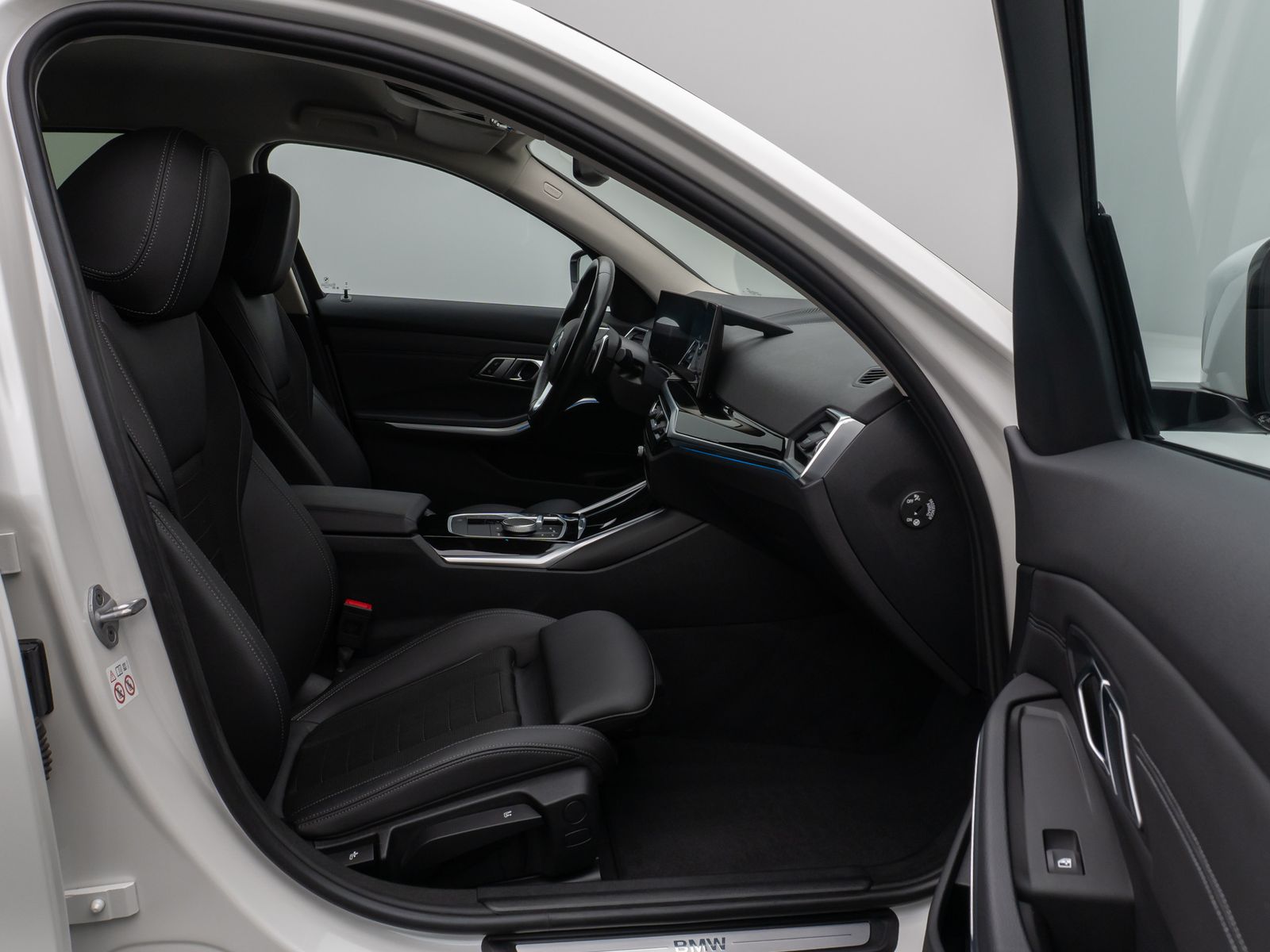 Fahrzeugabbildung BMW 320i DAB Leder MSport AHK Lenkradheizung Sport