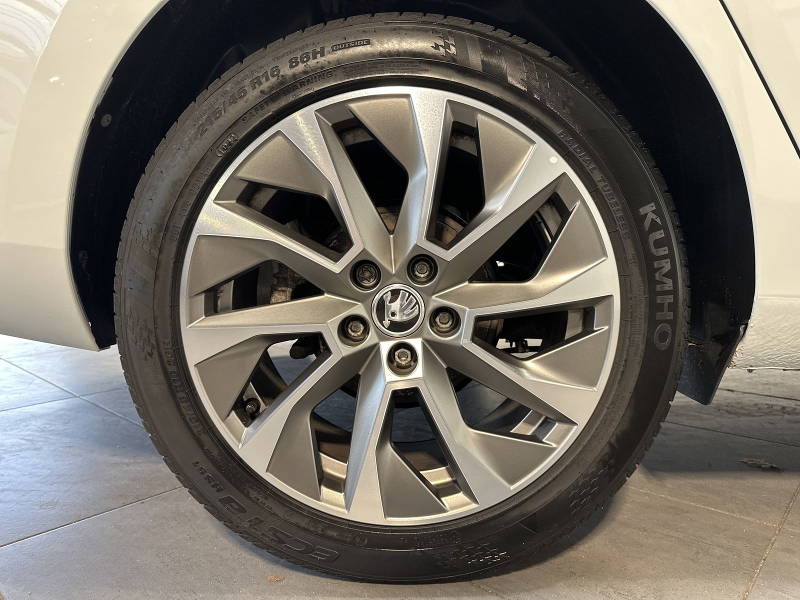 Fahrzeugabbildung SKODA Fabia Combi 1.0 TSI DSG Best of NAV+LED+CARPLAY