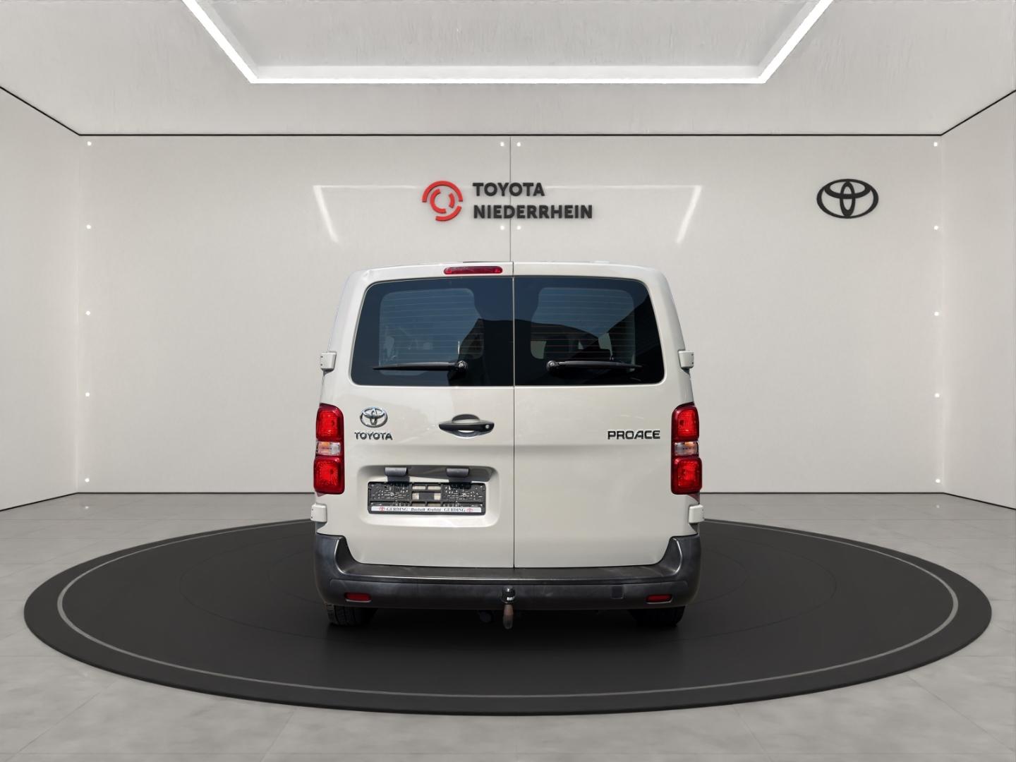 Toyota Proace L1 Kombi Comfort Navigation Anhängerkuppl