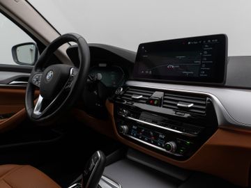 Fahrzeugabbildung BMW 530d Tour HUD ACC Kamera DAB Komfortzugang