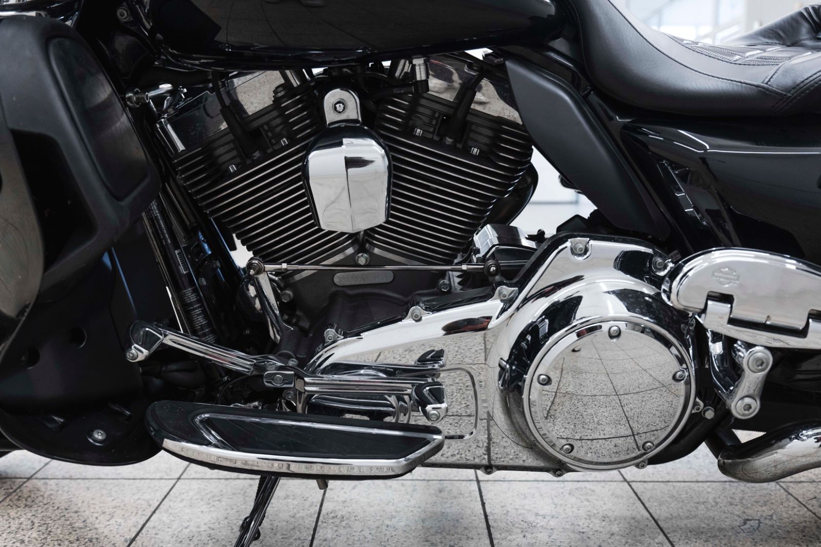 Fahrzeugabbildung Harley-Davidson FLHTSKE CVO LIMITED