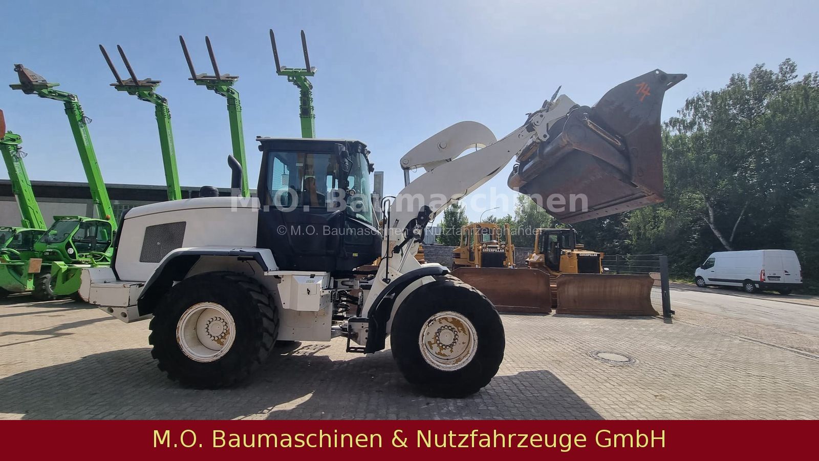 Fahrzeugabbildung CAT 930 M / BSS / AC / Waage / ZSA / Klappschaufel