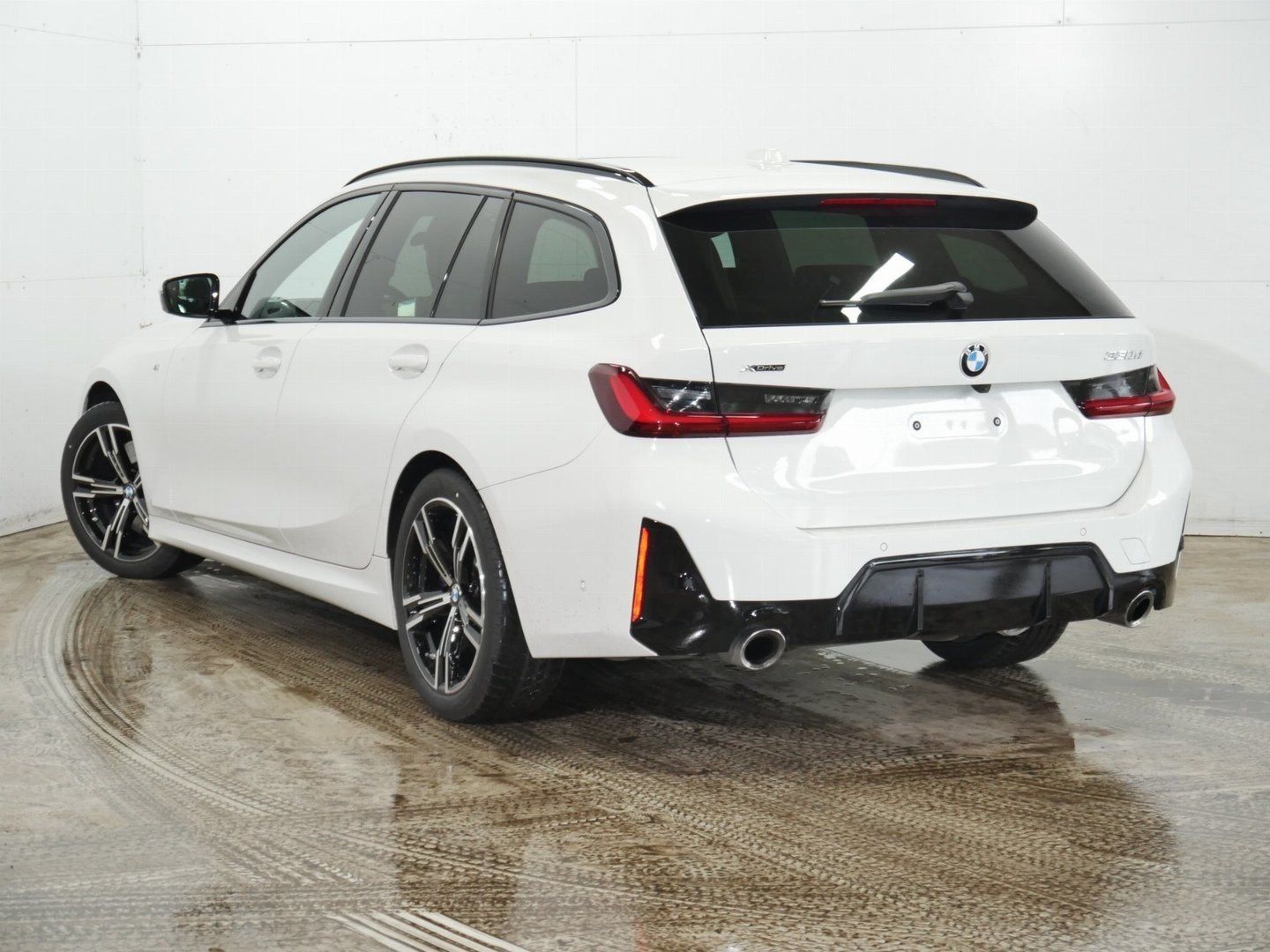 Fahrzeugabbildung BMW 330d xDrive Touring M Sportpaket
