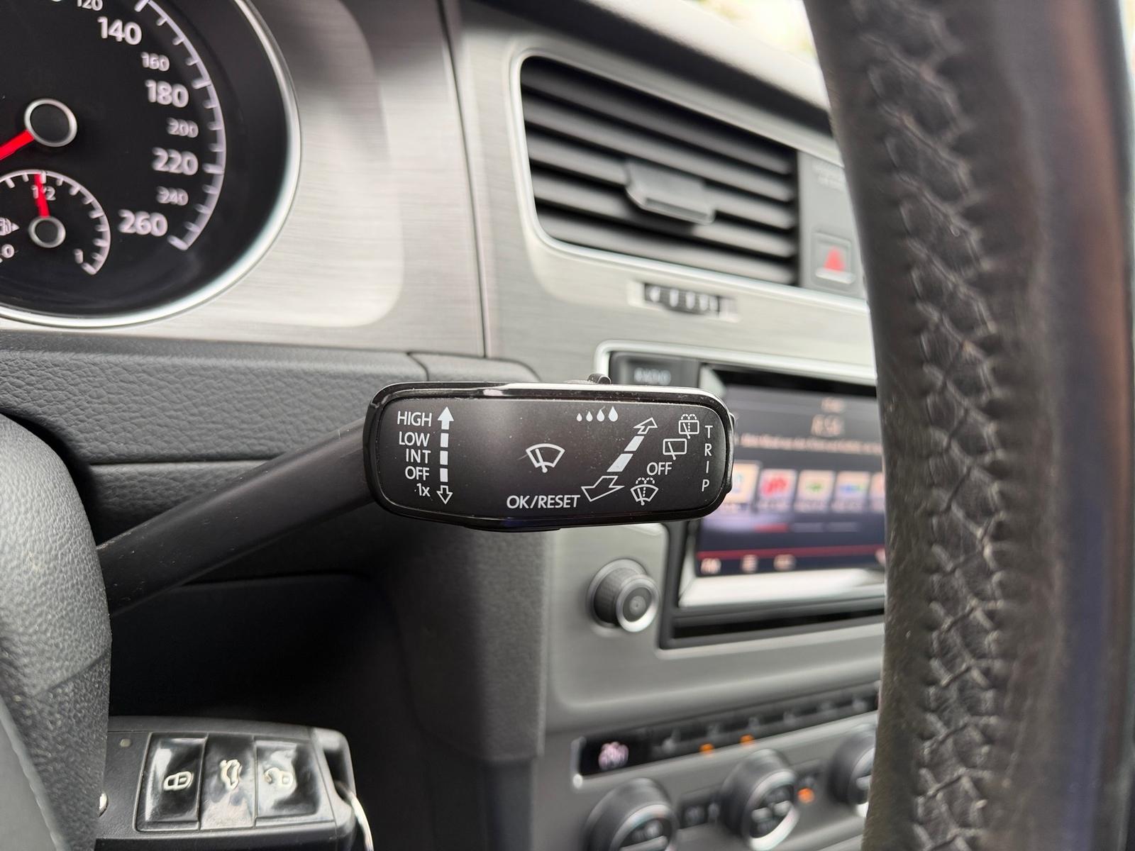 Volkswagen Golf VII Variant 1.4 16V TSI Bi-Xenon AHK PDC