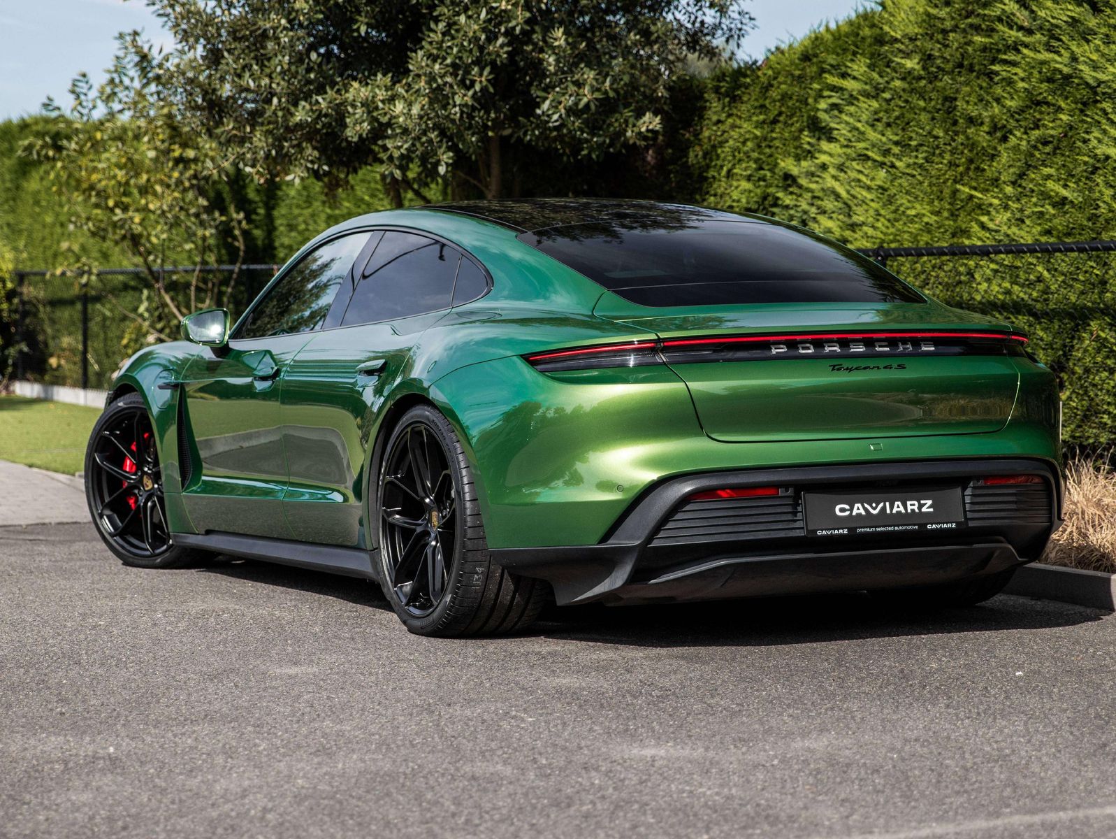 Porsche Taycan 4S - MAMBA GREEN METALLIC AIR/21 /PANO/CH imagem 2