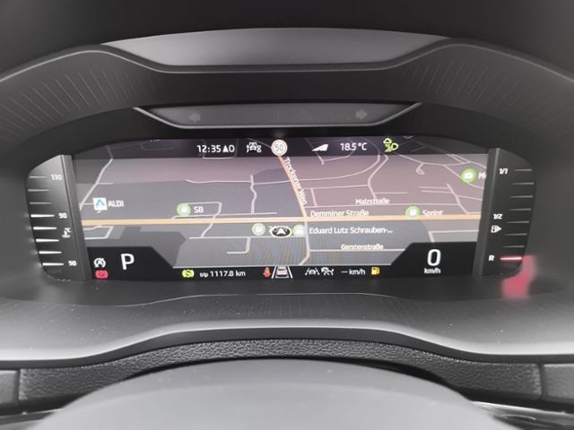 Fahrzeugabbildung SKODA Karoq 1.5 TSI DSG Selection Tour AHK PANO AREA-V