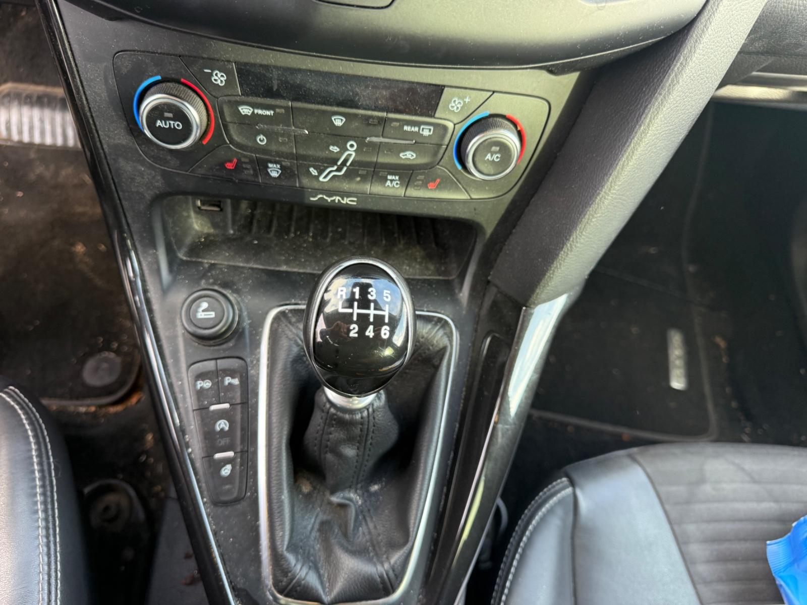 Ford Focus 2014 — photo 11