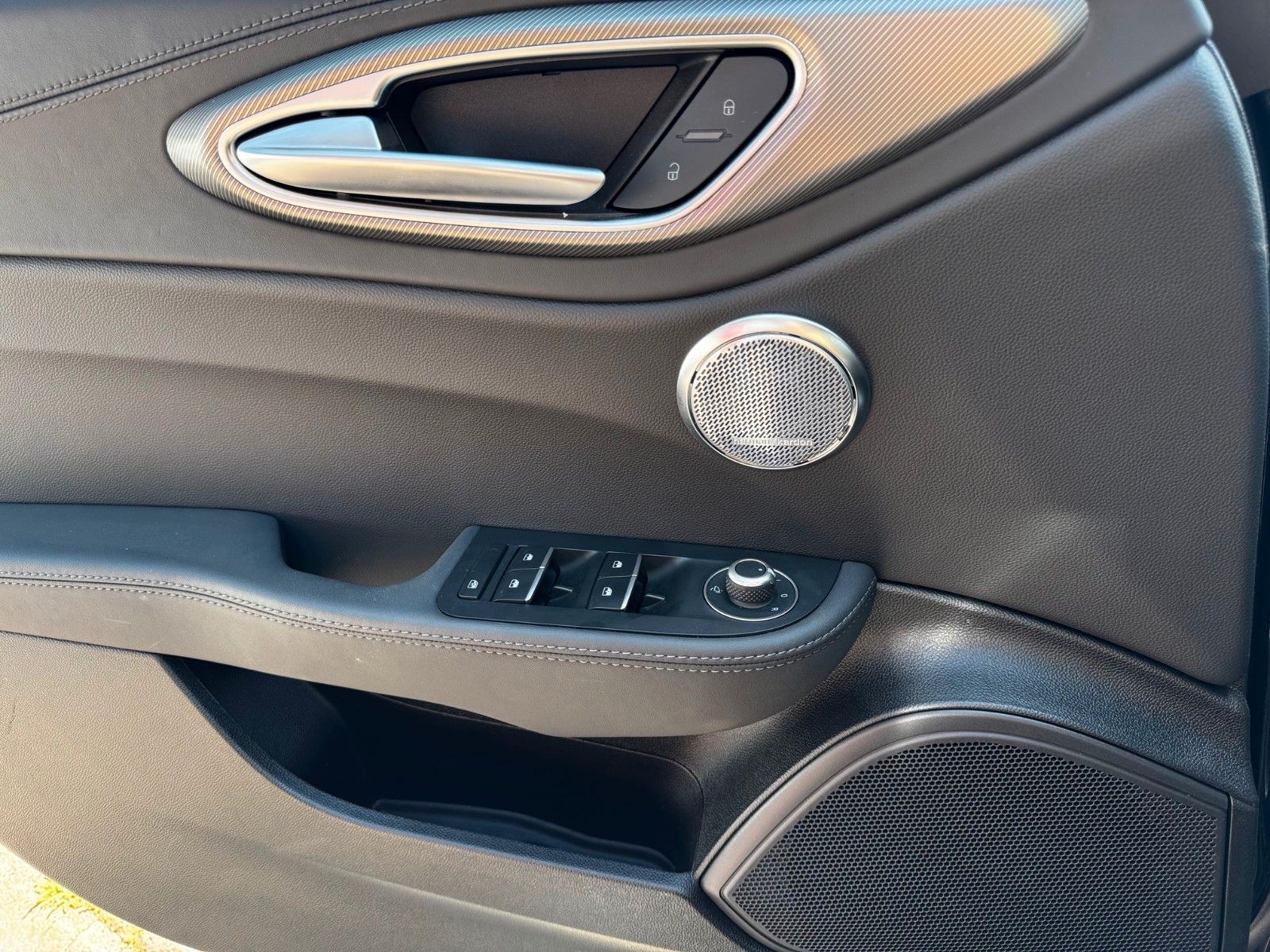 Fahrzeugabbildung Alfa Romeo Giulia MY23 Veloce 2.2 Diesel 210PS MEMORY NAVI