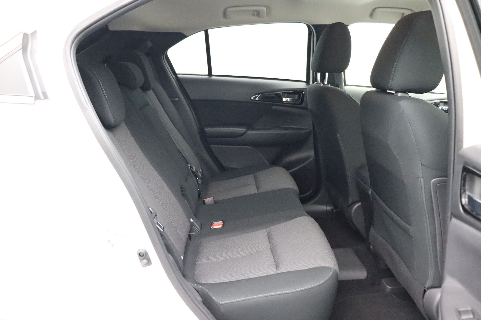 Fahrzeugabbildung Mitsubishi Eclipse Cross 2.4 Basis Hybrid 4WD