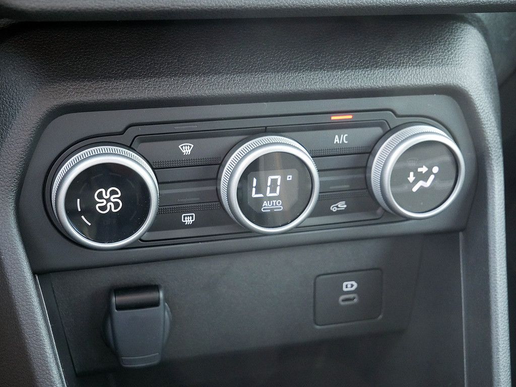 Fahrzeugabbildung Dacia Sandero Stepway Expression TCe 90 CVT AUTOMATIK