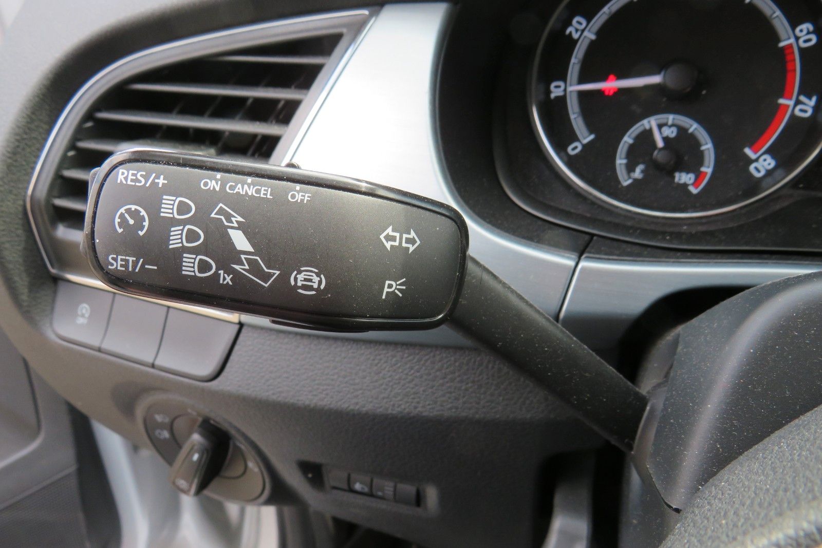 Fahrzeugabbildung SKODA Fabia Combi Ambition NAVI PDC GJ SITZH APP 1.HD