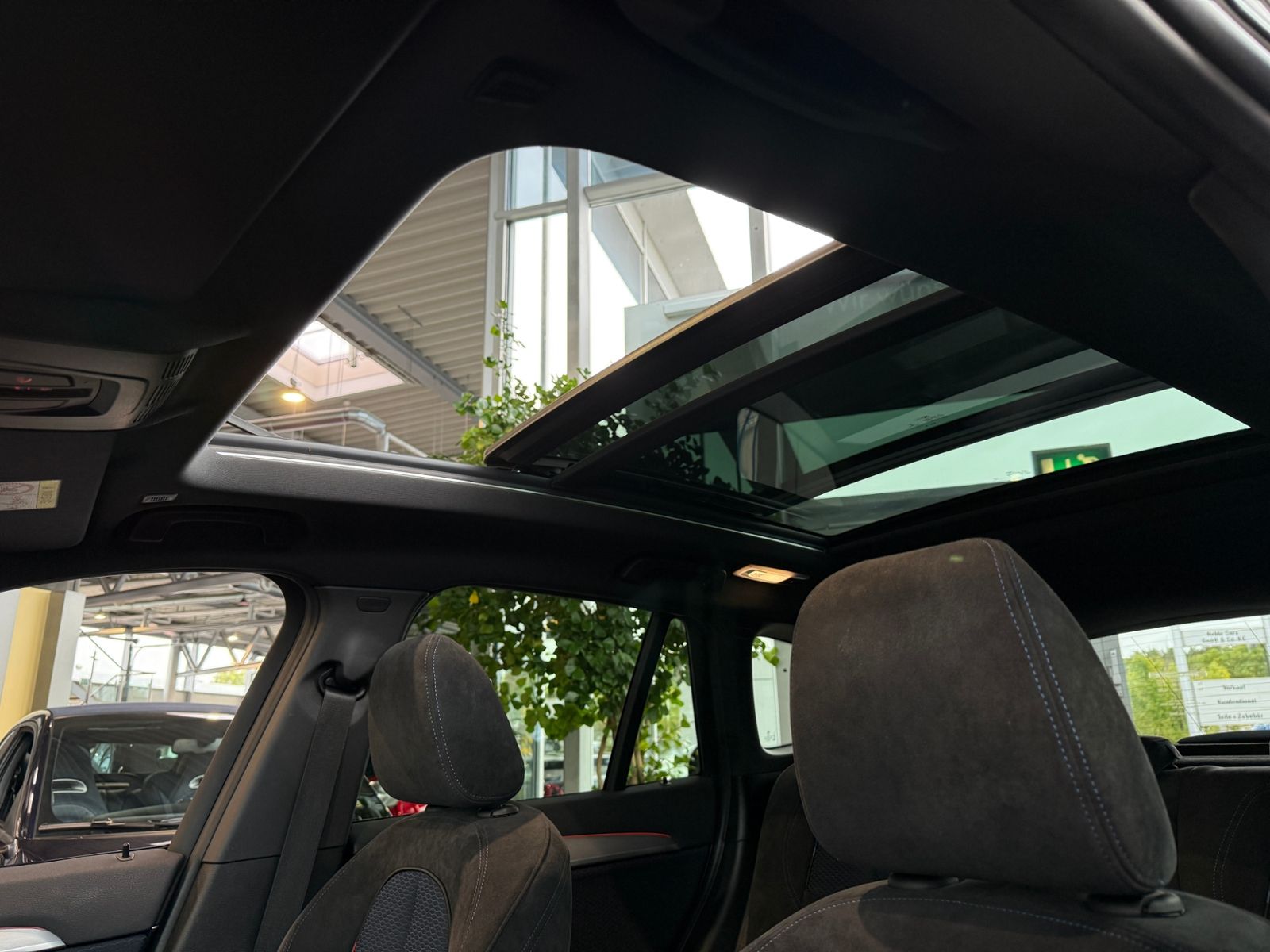 Fahrzeugabbildung BMW X1 xDrive 20 i M Sport PANO AHK HUD LED