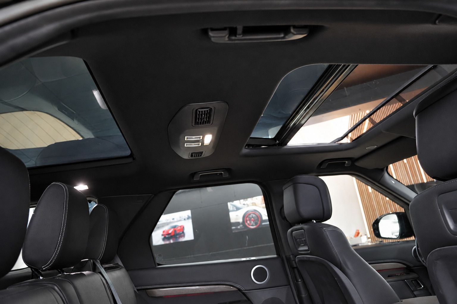 Fahrzeugabbildung Land Rover Discovery R-Dynamic AWD/7-SITZER/360'°Cam/AHK