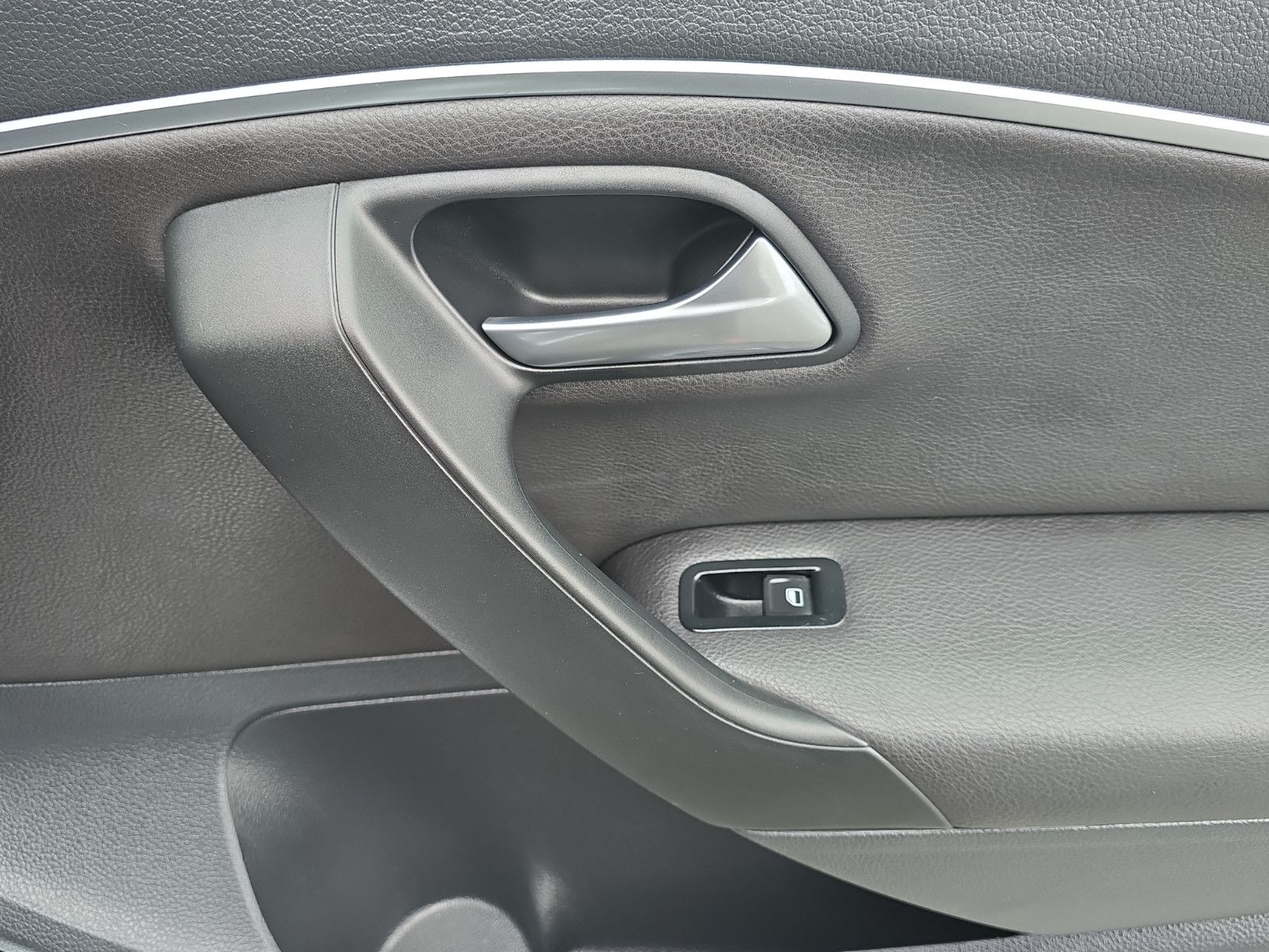 Fahrzeugabbildung Volkswagen Polo V Comfortline NAVI/ RÜCKFAHRKAMERA/ SHZ