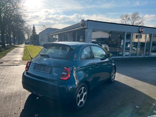 Fiat 500e  Action