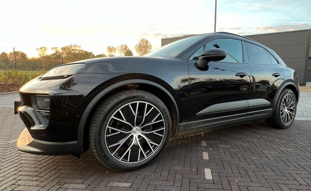 Porsche Macan Electric 4*Distronic ACC*21"Alu*18W Sports