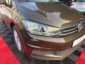 Volkswagen Touran - 12