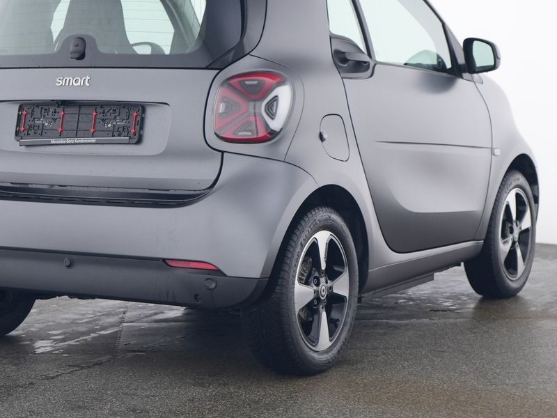 Fahrzeugabbildung Smart Smart fortwo EQ JBL*CARBON-OPTIK*KAMERA*LED*22KW
