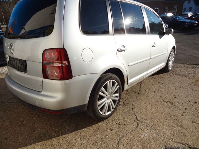 Fahrzeugabbildung Volkswagen Touran Highline/Klima/Navi/PDC/170PS/2.Hand/