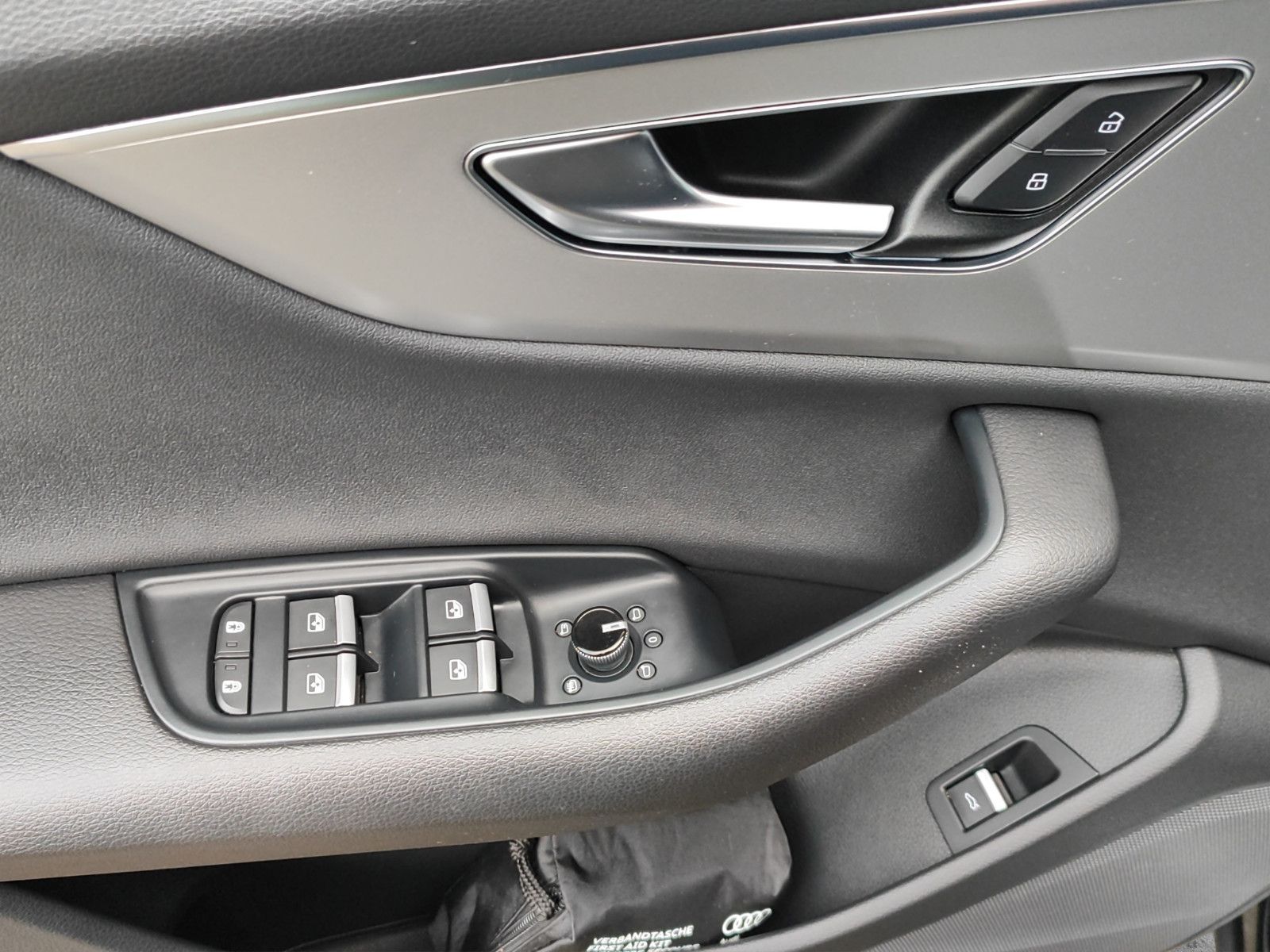 Fahrzeugabbildung Audi Q8 quattro*Navigation*SitzHZ*Apple*