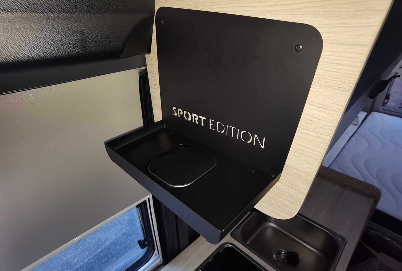 Fahrzeugabbildung Challenger V114 Sport Edition M27