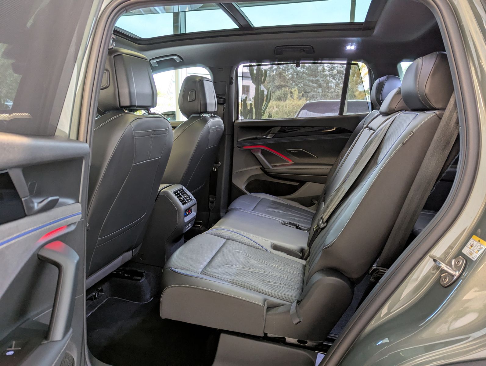 VW Tayron 2.0 R-Line Leder Launch Pano Black AHK 20 - Image 13