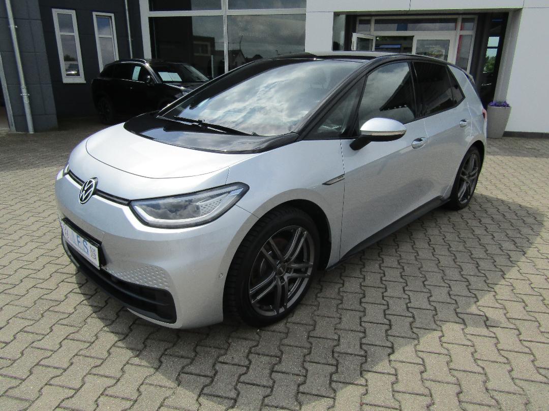 Volkswagen ID.3 Pro Performance 150 kW REAR VIEW IQ.LIGHT L