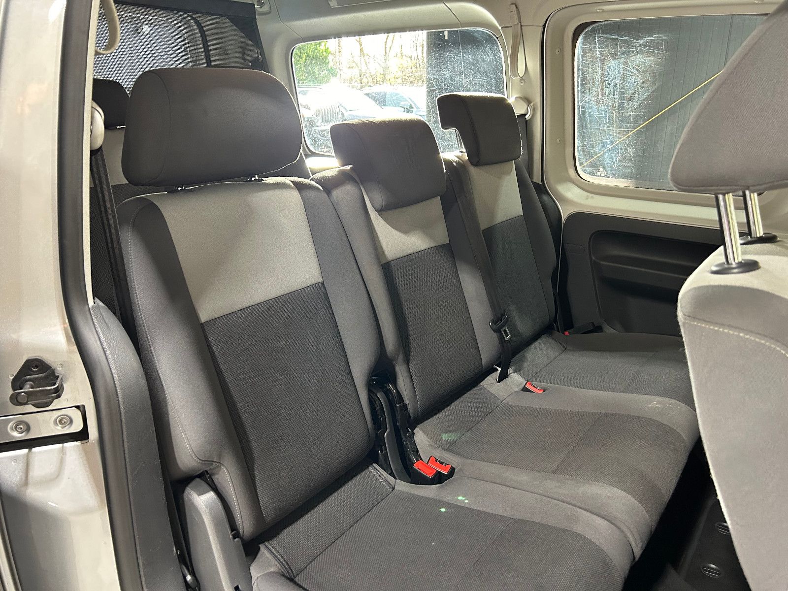 Fahrzeugabbildung Volkswagen Caddy Kasten/Kombi Maxi Trendline/7-SITZ/NAVI/KL