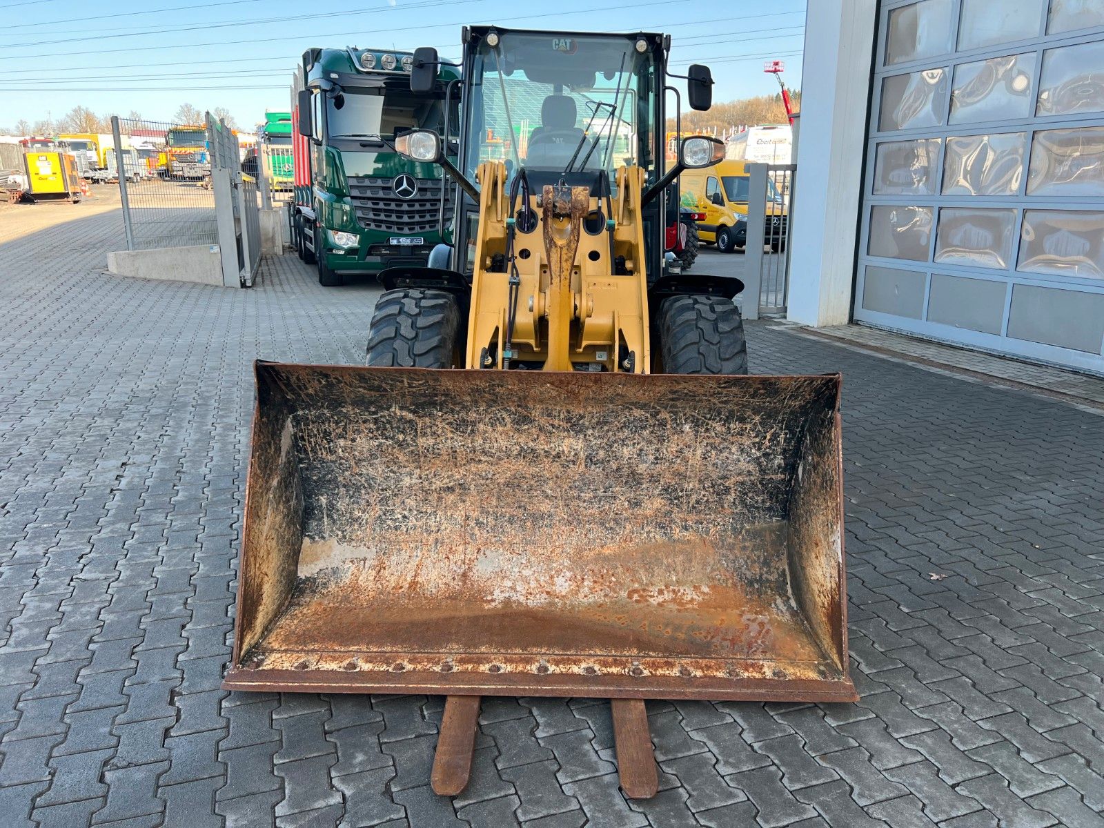 Fahrzeugabbildung CAT 906M / 2020 / nur 480h / Gabel / Schaufel