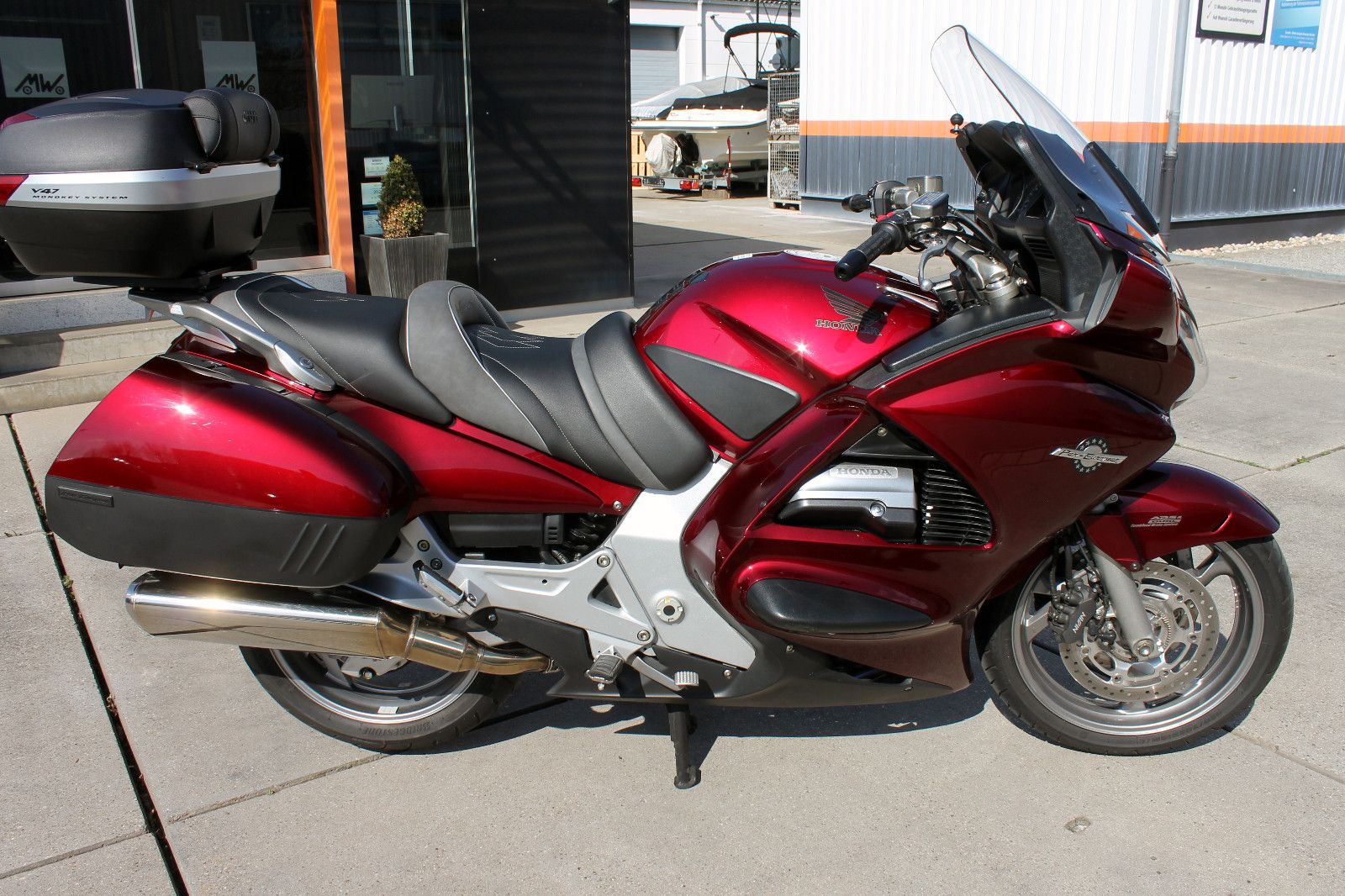 Fahrzeugabbildung Honda ST 1300 A4 Pan European Kardan ABS Koffersystem