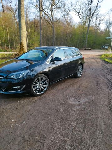 Opel Astra J Sports tourer exklusiv OPC line