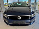 Volkswagen Passat Variant Highline /360*Kamera/Beh.Umbau - mit Diesel-Antrieb: Blau, Alcantara, Kombi, mit Klimaautomatik