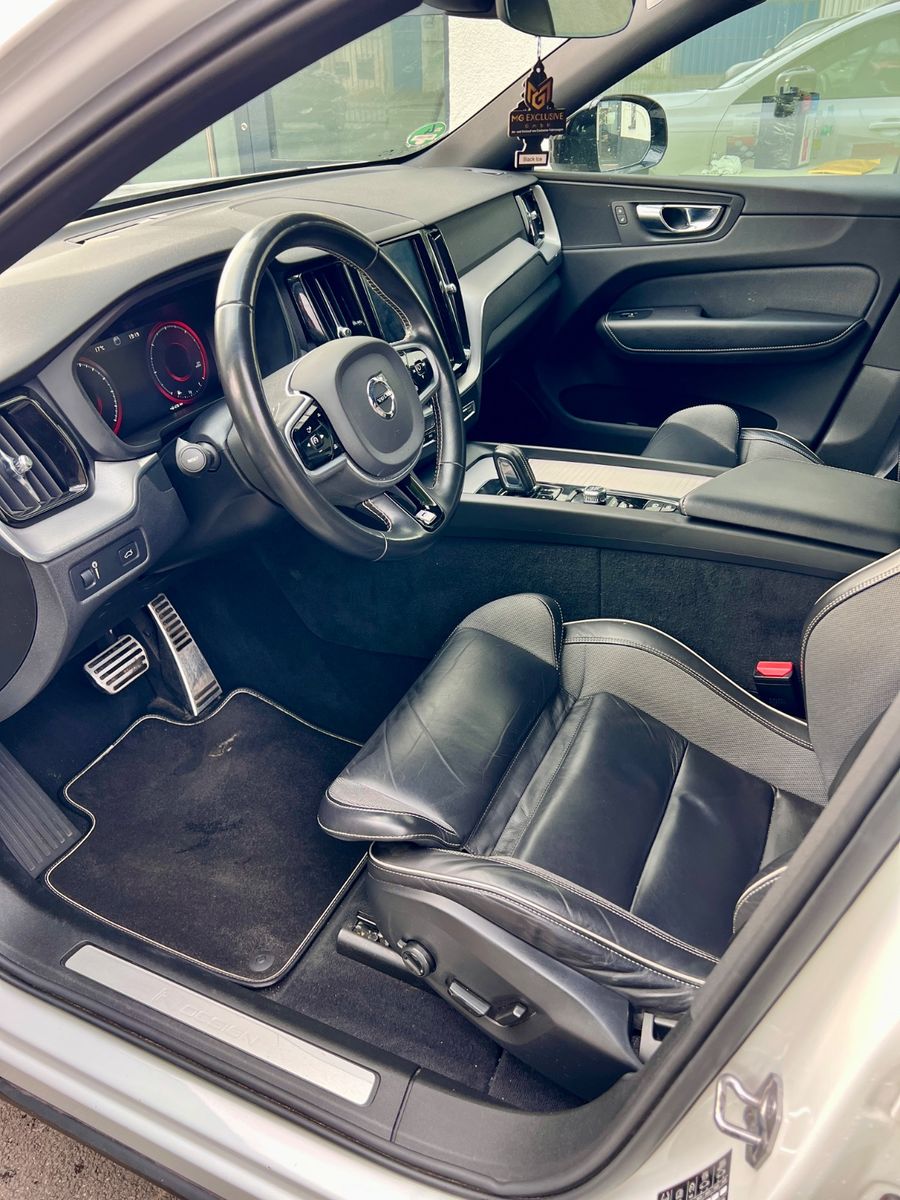Fahrzeugabbildung Volvo XC 60 XC60 R Design AWD