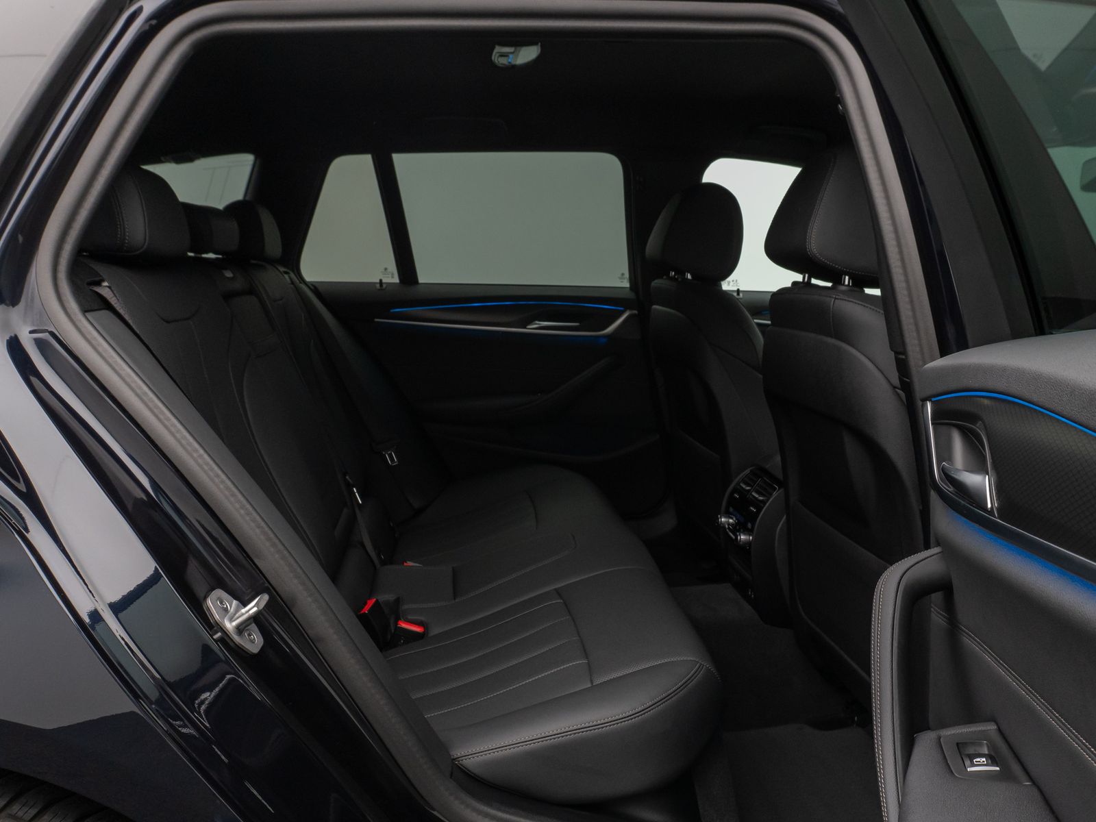 Fahrzeugabbildung BMW 530e xD M Sport Kamera HUD DAB HiFi ACC Komfort