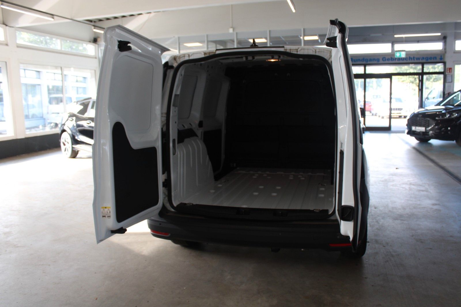 Fahrzeugabbildung Ford Transit Connect TREND L2 Lang AHK IACC NAVI uvm.