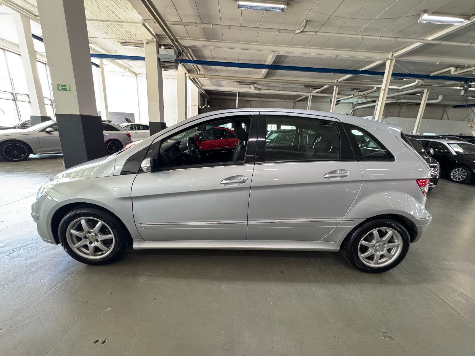 Fahrzeugabbildung Mercedes-Benz B 180 CDI AUTOMATIK TEMPOMAT KLIMA PANORAMA