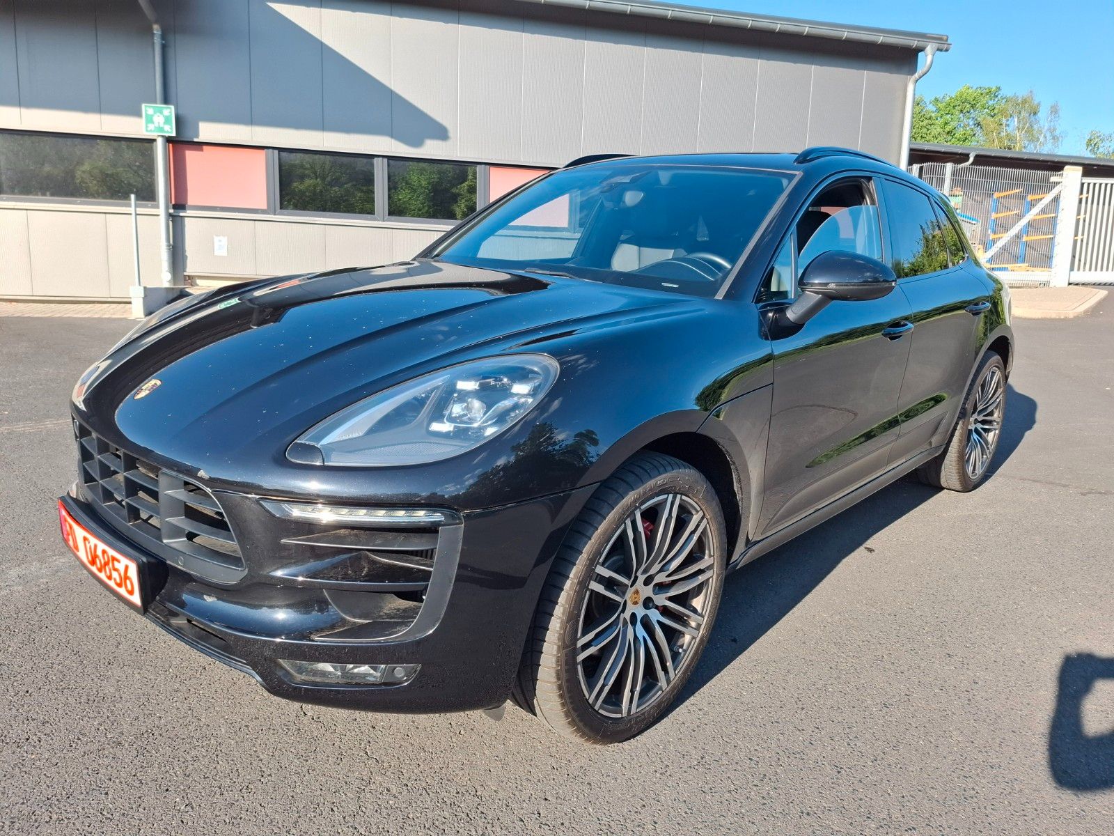 PORSCHE Macan