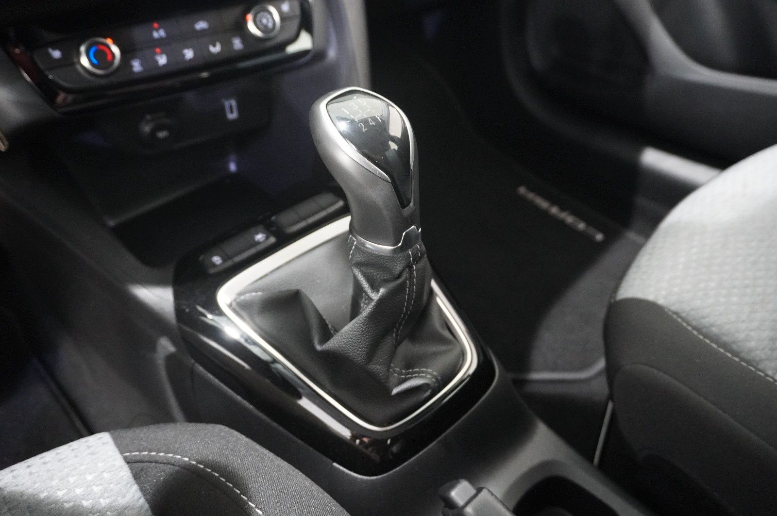 Fahrzeugabbildung Opel Corsa 1.2 MIRROR-LINK/SHZ/PDC/KAMERA/ALU16/LHZ