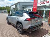 Toyota RAV 4  Plug-in Hybrid 4x4 *Style* - Toyota RAV 4 mit Hybrid-Antrieb: Teilleder