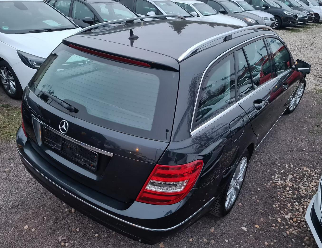 Mercedes-Benz C200 2011 — photo 16