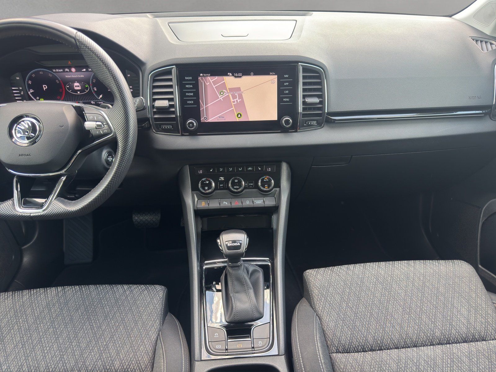 Fahrzeugabbildung SKODA Karoq 1.5 TSI DSG Style/AHK/KAMERA/ACC/LED/VIRT.