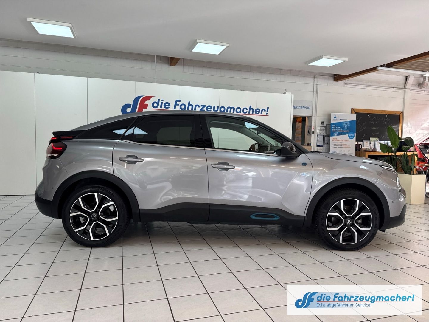 Fahrzeugabbildung Citroën C4 E- Shine HUD Navi 360 Kamera LED Apple CarPla