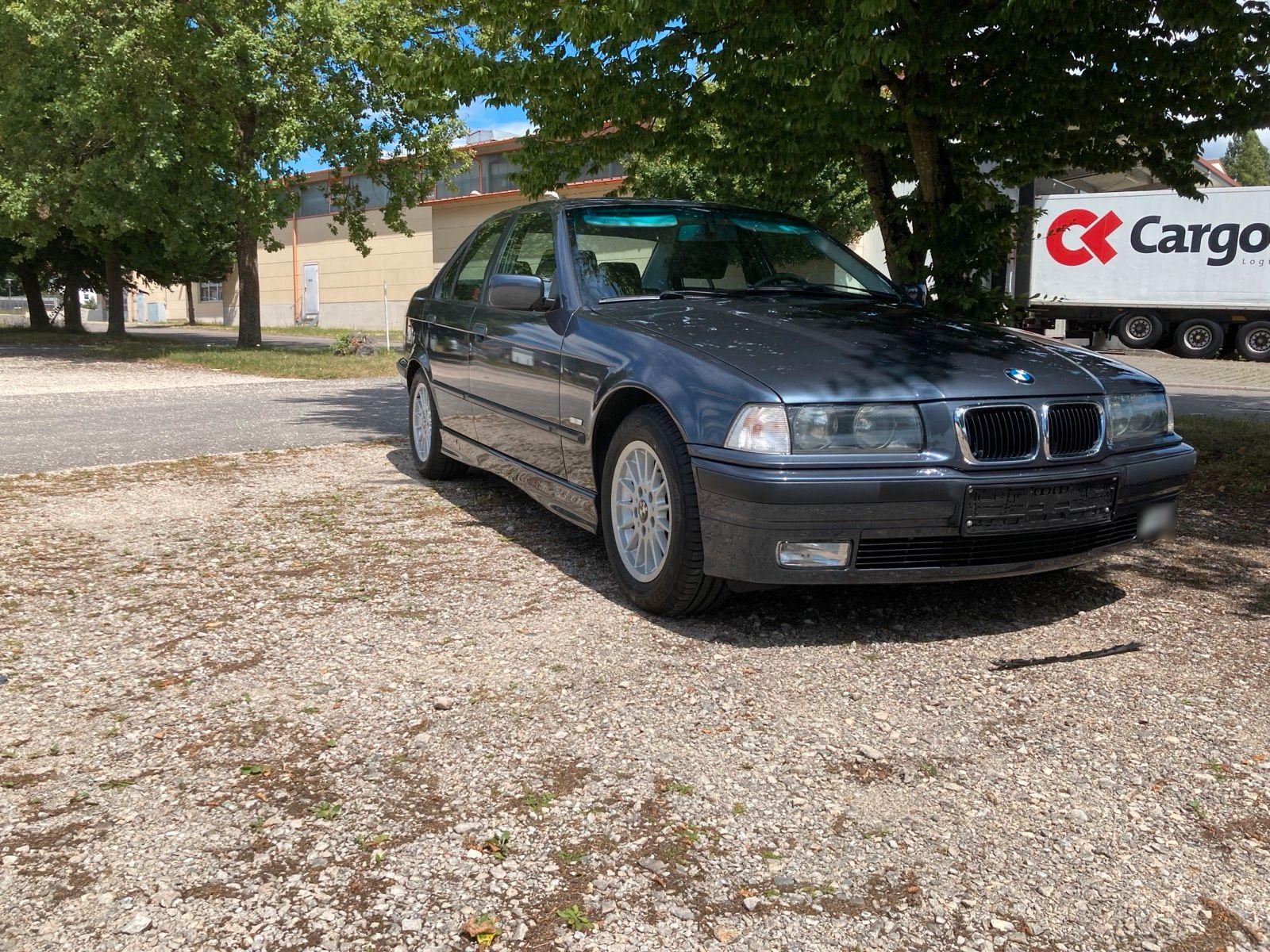 BMW 323