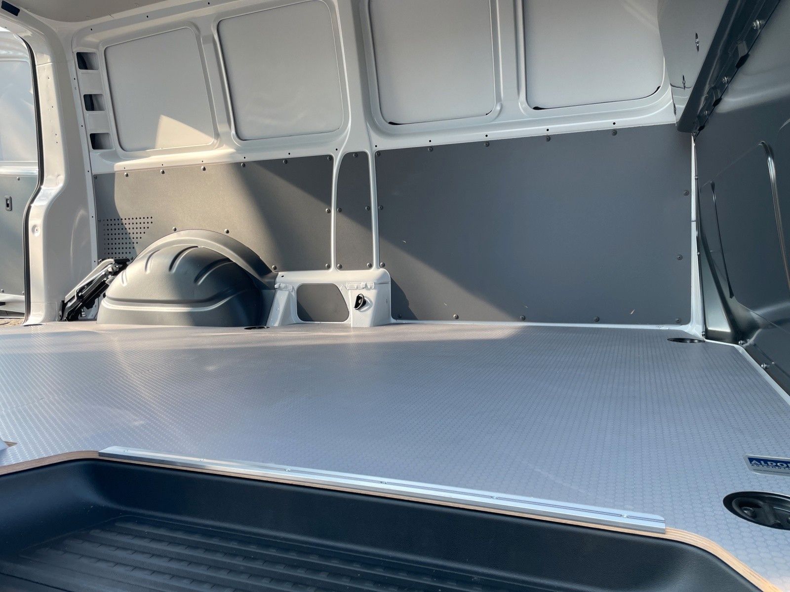 Fahrzeugabbildung Volkswagen T6.1 Transporter Kasten 2.0TDi 150PS KLIMA